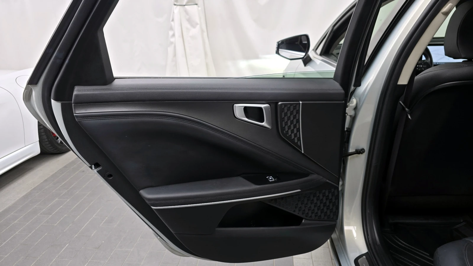Kia K8 ФАБРИЧНА ГАЗ* ПОДГРЕВИ* ОБДУХ* DISTRONIC* МАСАЖИ , снимка 10 - Автомобили и джипове - 55145962