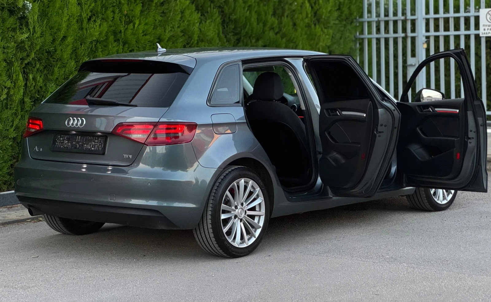 Audi A3 1.6 tdi / NAVI/ LED/ AMBIENTNO, снимка 7 - Автомобили и джипове - 55509161