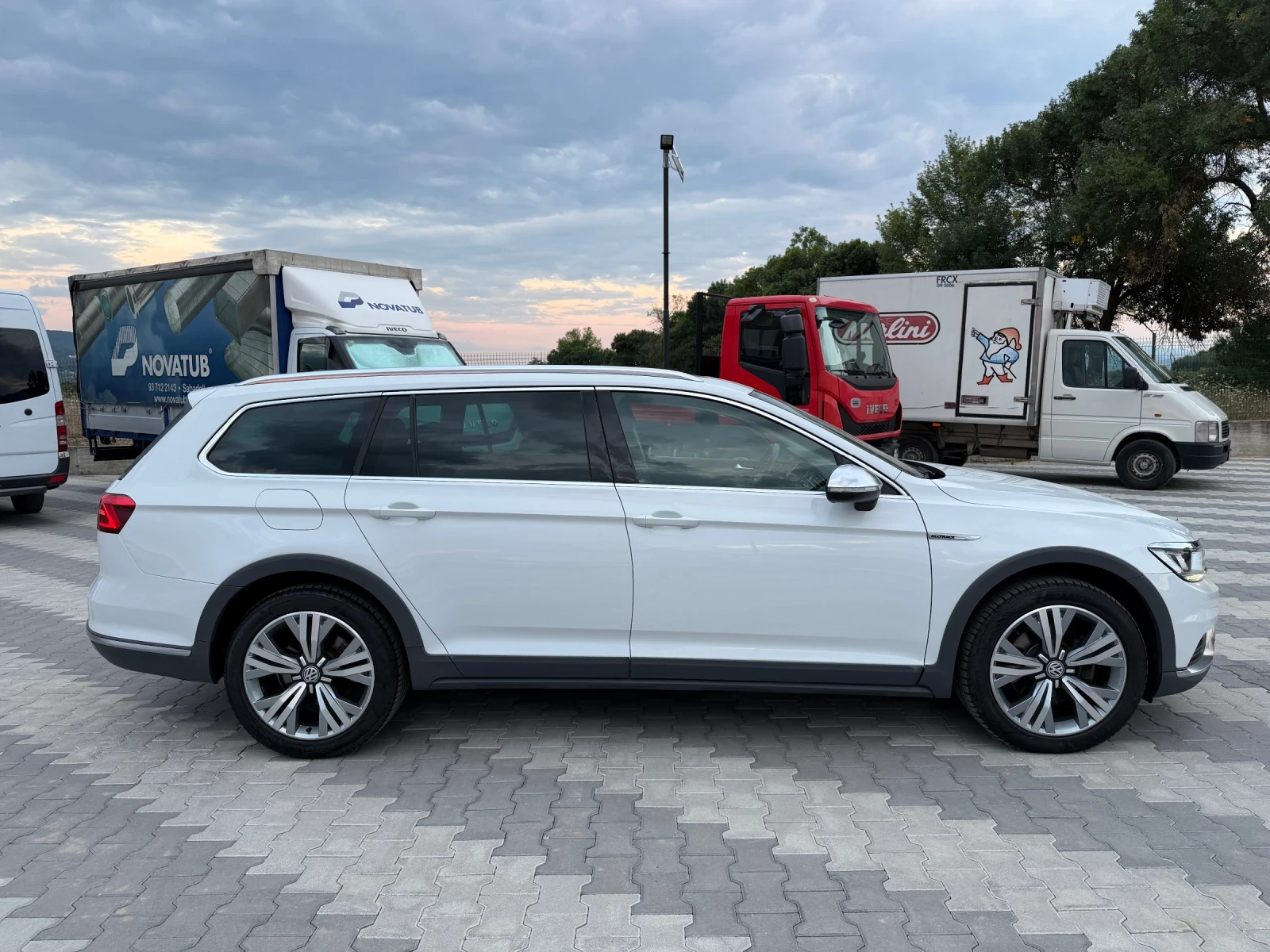 VW Alltrack 2.0 TDI 190k.c АВТОМАТИК, снимка 4 - Автомобили и джипове - 55565785