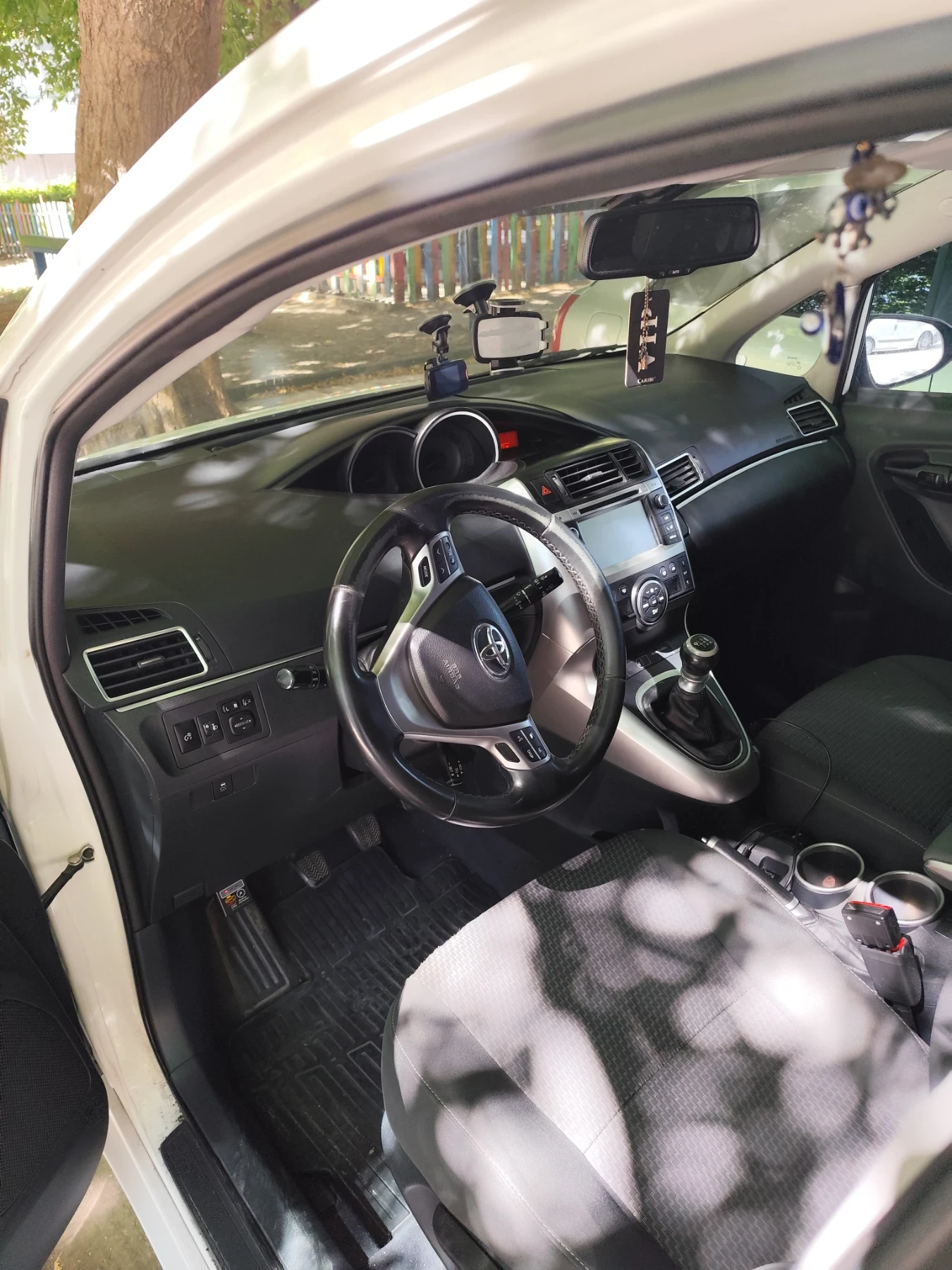 Toyota Verso, снимка 4 - Автомобили и джипове - 55739172