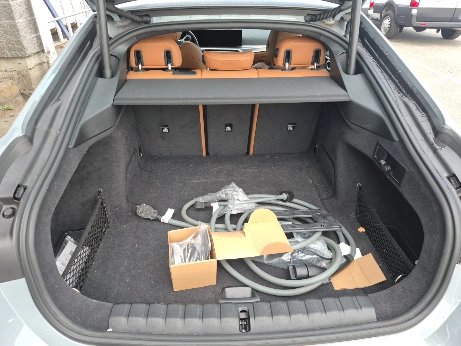 BMW i4 EDRIVE40 | 1 Собственик | Пълна История, снимка 12 - Автомобили и джипове - 55832281