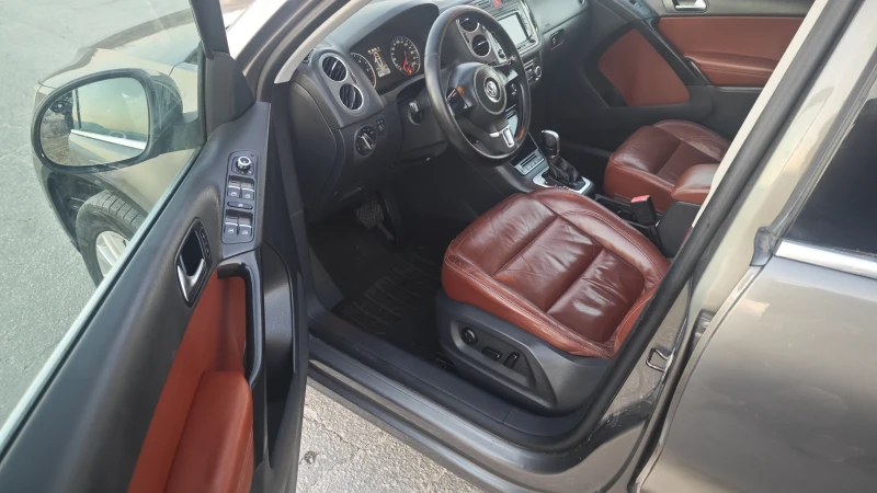 VW Tiguan 2.0 tdi 4x4 Avtomat, снимка 13 - Автомобили и джипове - 48452432