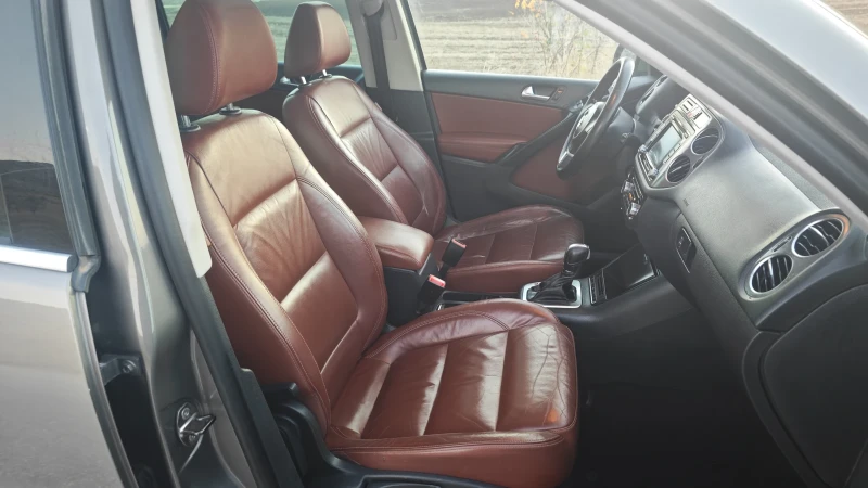 VW Tiguan 2.0 tdi 4x4 Avtomat, снимка 9 - Автомобили и джипове - 48452432