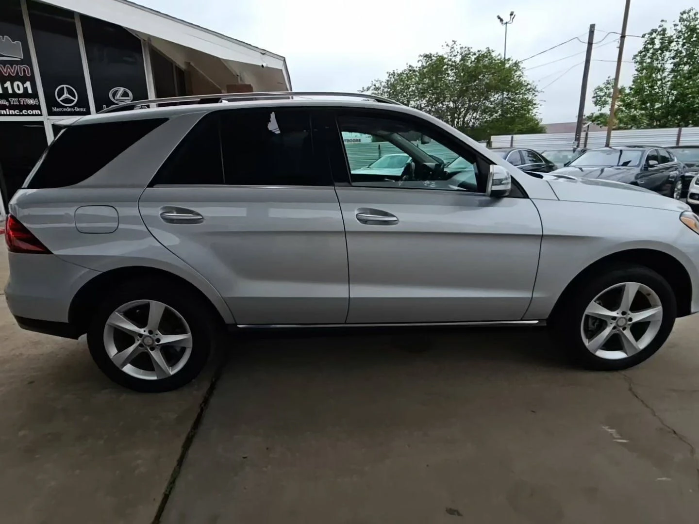 Mercedes-Benz GLE 350 LANE ASSIST* KEYLESS* КАМЕРА* М.ТОЧКА* 1-ВИ СОБСТВ - изображение 4