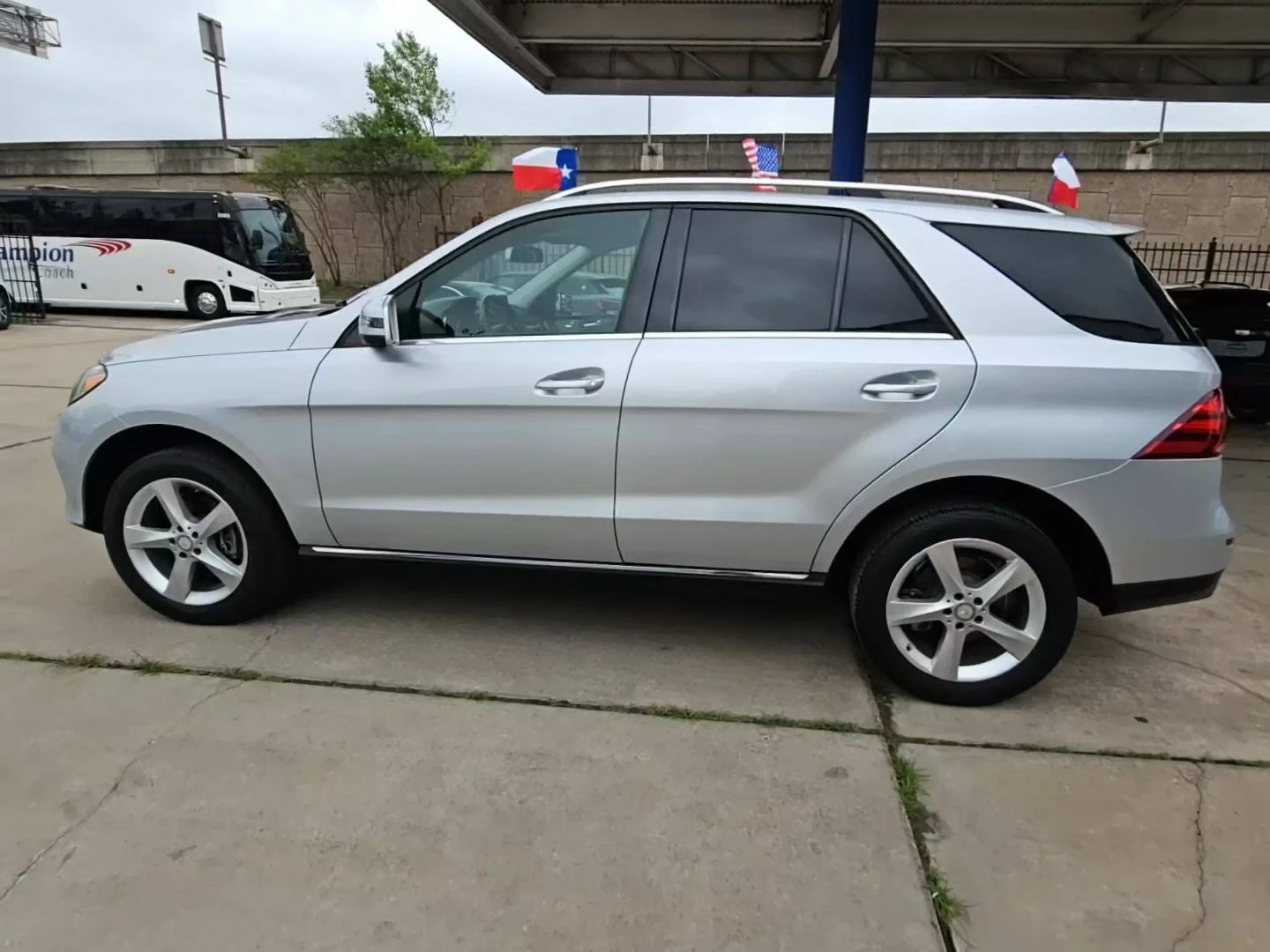 Mercedes-Benz GLE 350 LANE ASSIST* KEYLESS* КАМЕРА* М.ТОЧКА* 1-ВИ СОБСТВ - изображение 2
