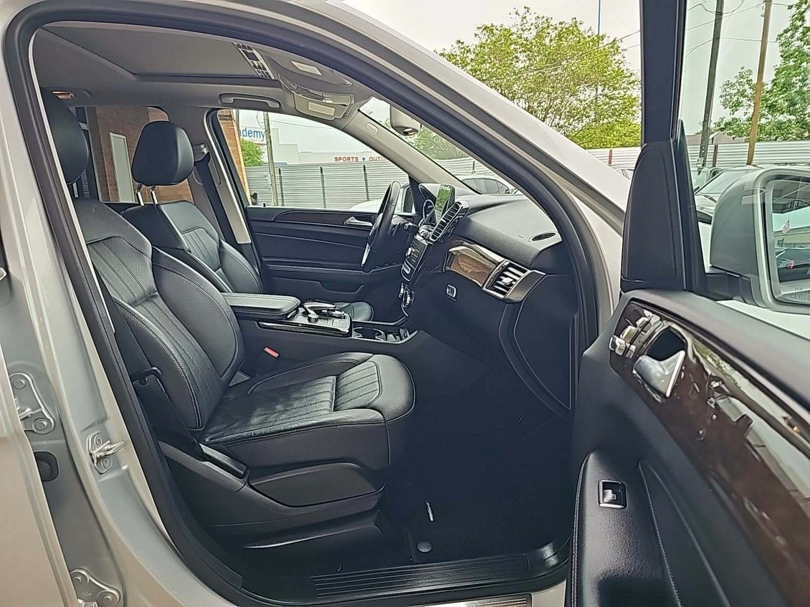 Mercedes-Benz GLE 350 LANE ASSIST* KEYLESS* КАМЕРА* М.ТОЧКА* 1-ВИ СОБСТВ - изображение 8
