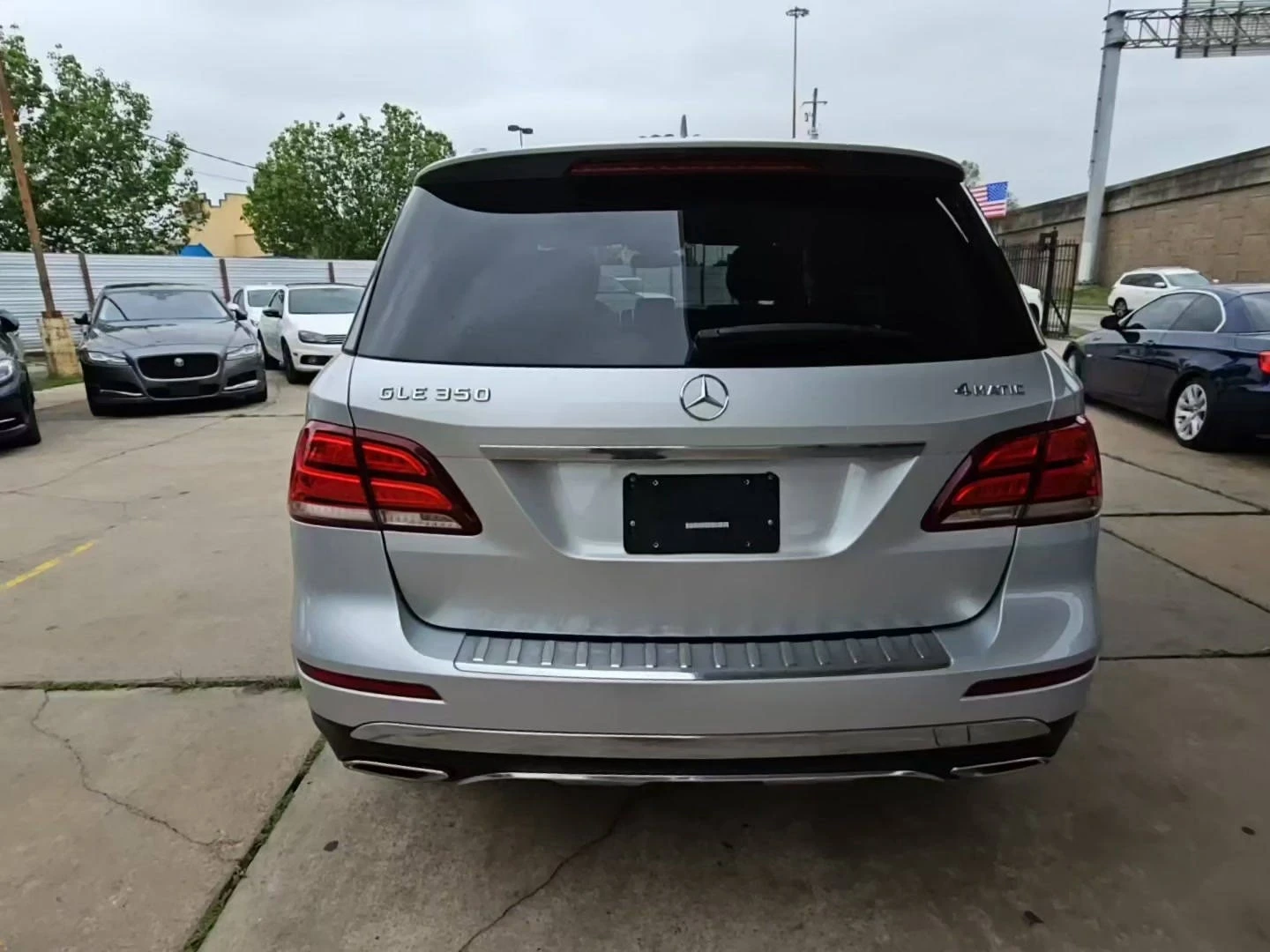 Mercedes-Benz GLE 350 LANE ASSIST* KEYLESS* КАМЕРА* М.ТОЧКА* 1-ВИ СОБСТВ - изображение 3