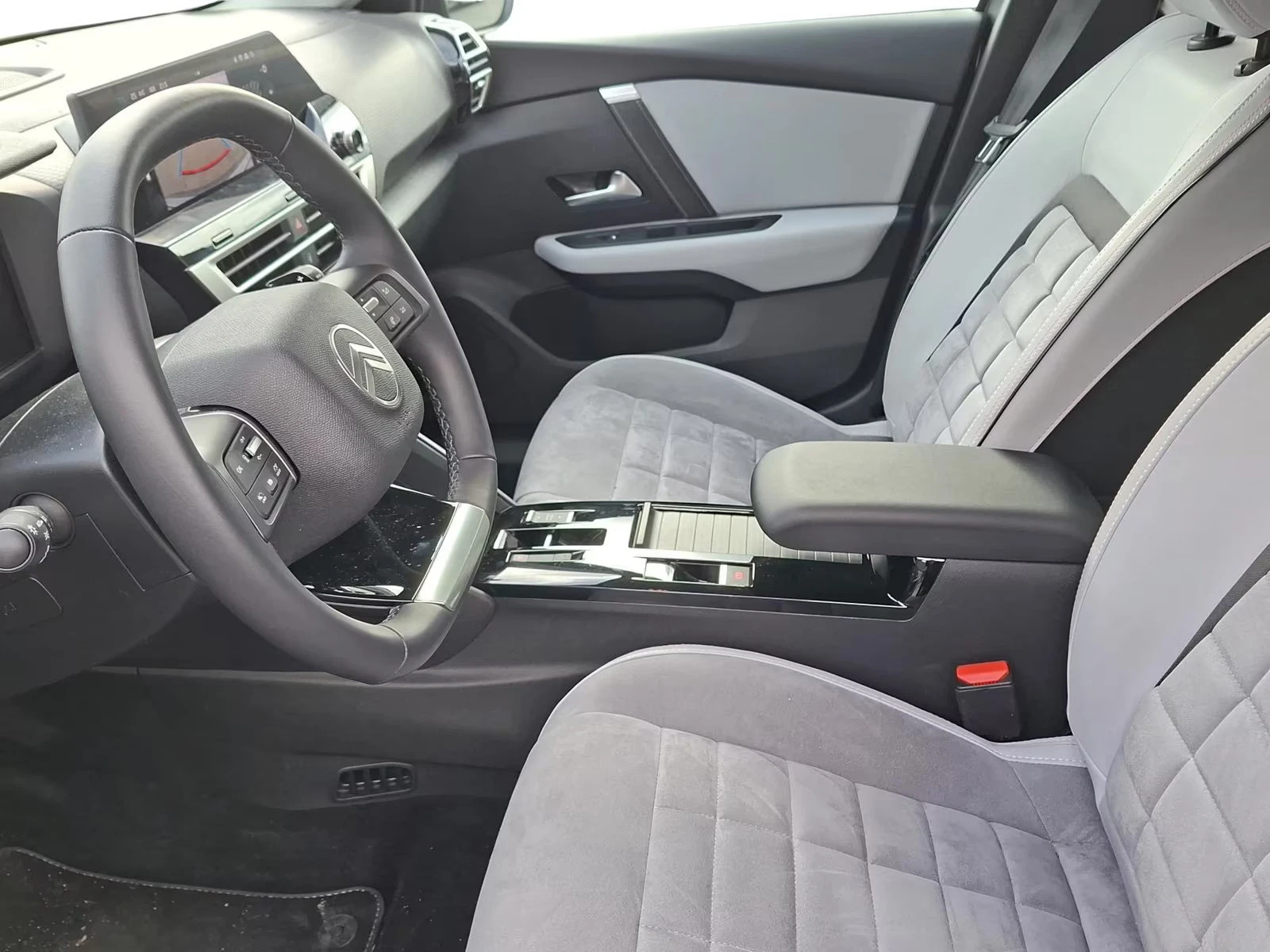 Citroen C4 AIRCROSS MHEV/145HP/DCS6/MAX/MASSSAGE/CAM/NAVI/CPLAY/360q, снимка 5 - Автомобили и джипове - 54739600