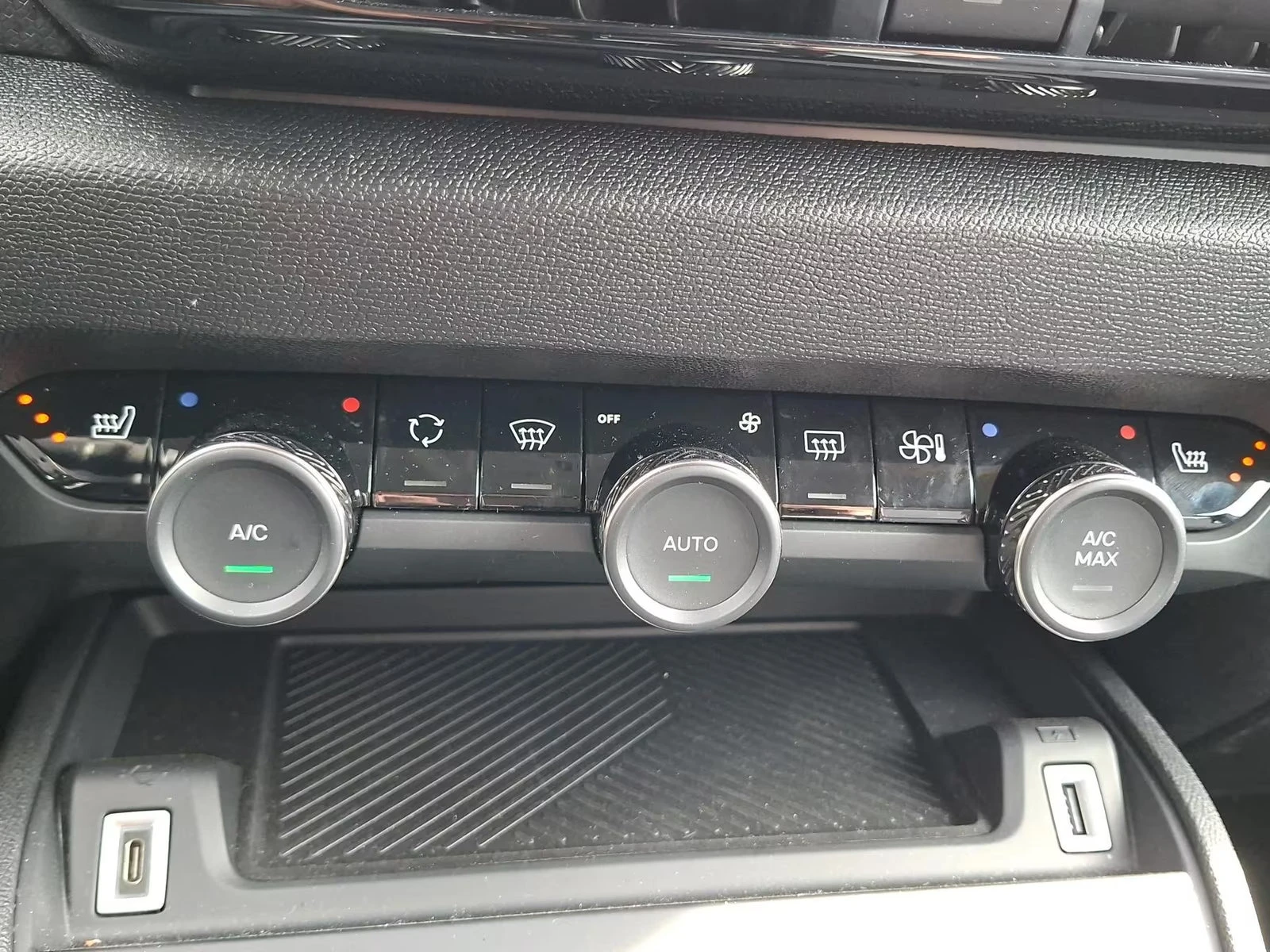 Citroen C4 AIRCROSS MHEV/145HP/DCS6/MAX/MASSSAGE/CAM/NAVI/CPLAY/360q, снимка 10 - Автомобили и джипове - 54739600
