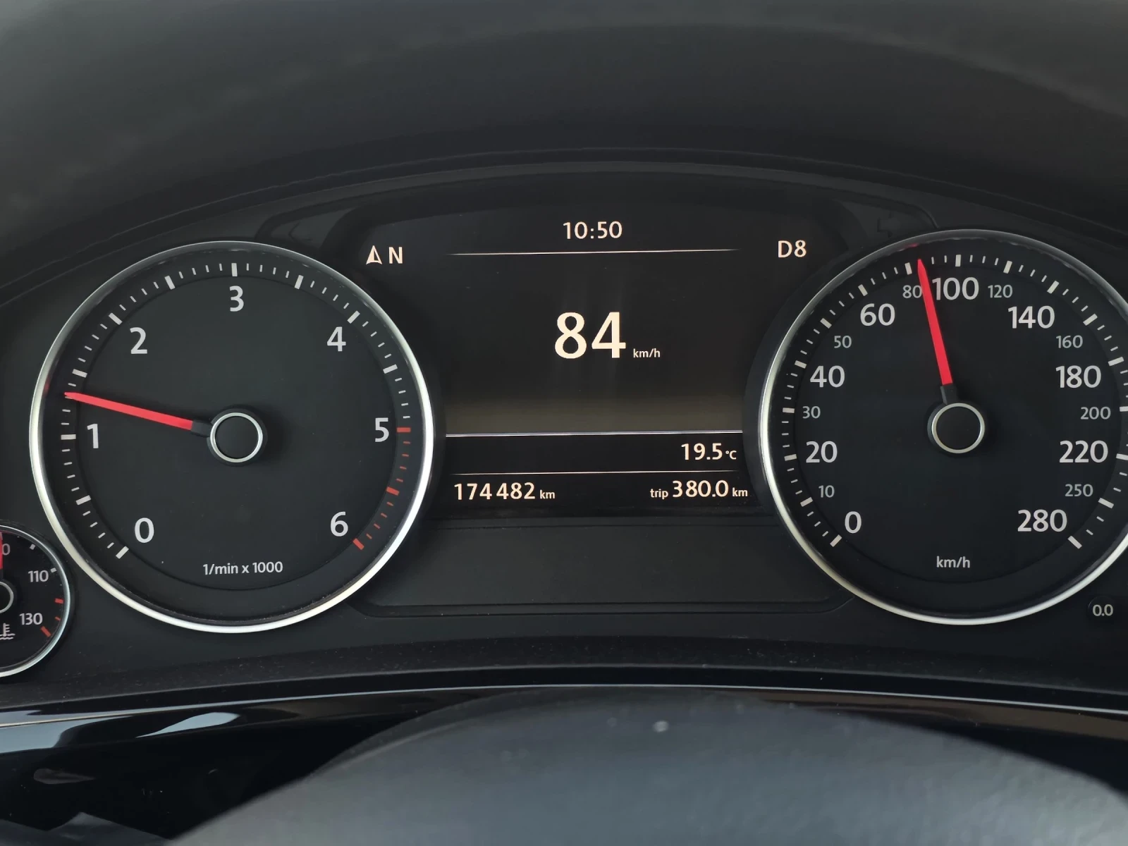 VW Touareg 3.0TDI FULL SERVICE HISTORY , снимка 11 - Автомобили и джипове - 54921211