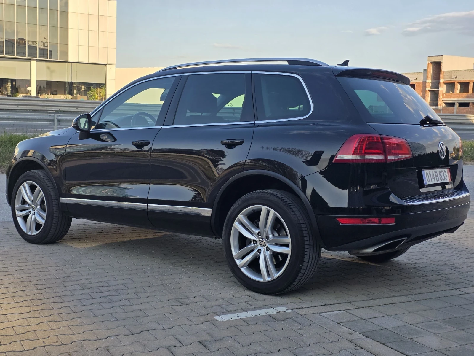 VW Touareg 3.0TDI FULL SERVICE HISTORY , снимка 3 - Автомобили и джипове - 54921211