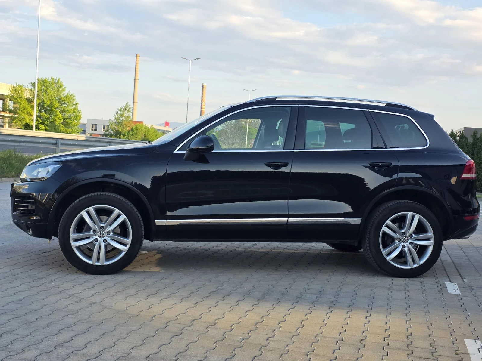 VW Touareg 3.0TDI FULL SERVICE HISTORY , снимка 2 - Автомобили и джипове - 54921211