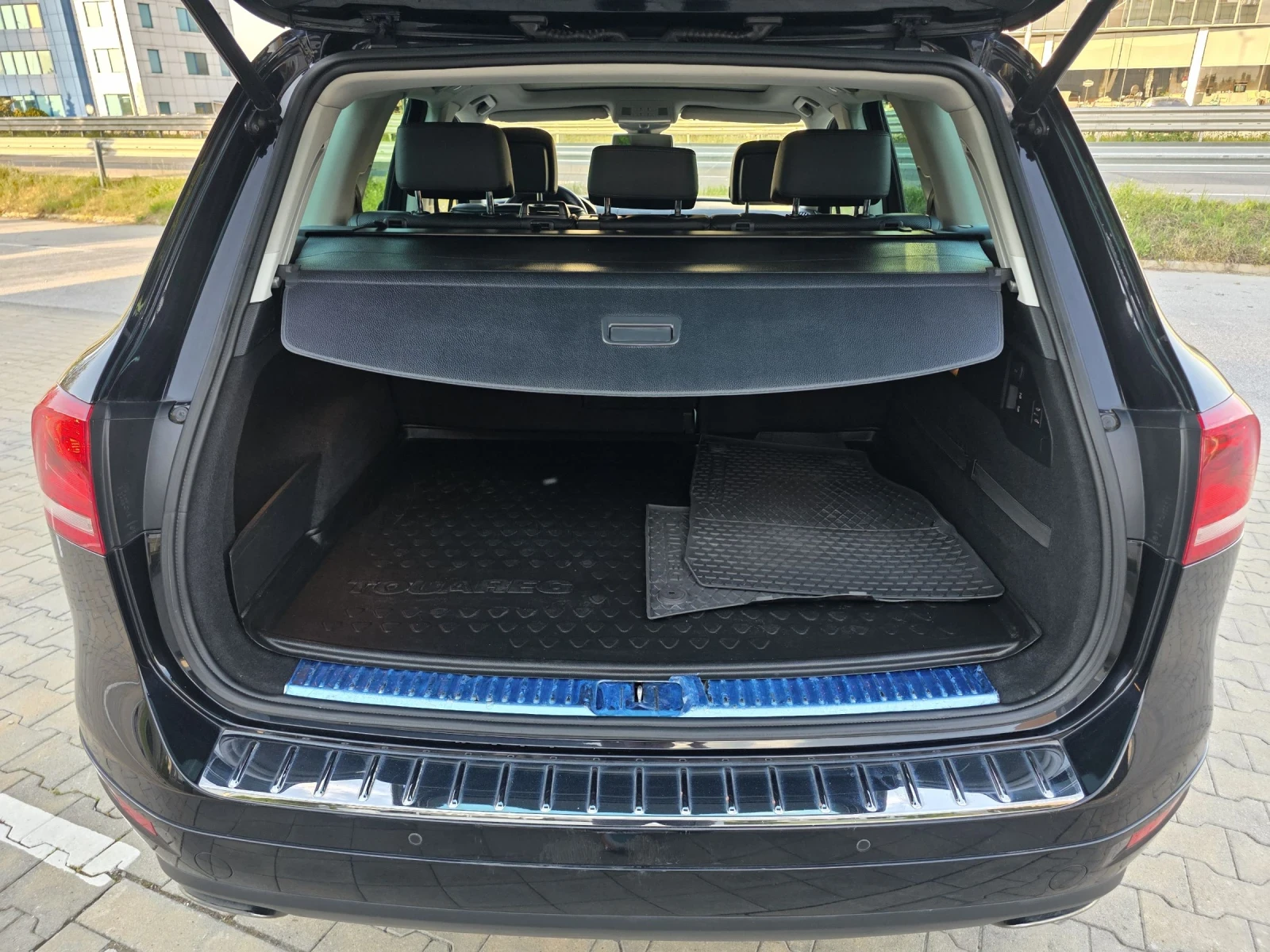 VW Touareg 3.0TDI FULL SERVICE HISTORY , снимка 15 - Автомобили и джипове - 54921211