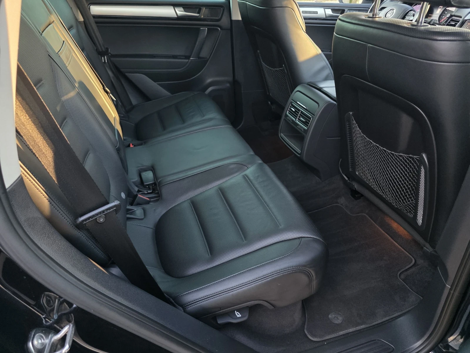 VW Touareg 3.0TDI FULL SERVICE HISTORY , снимка 9 - Автомобили и джипове - 54921211