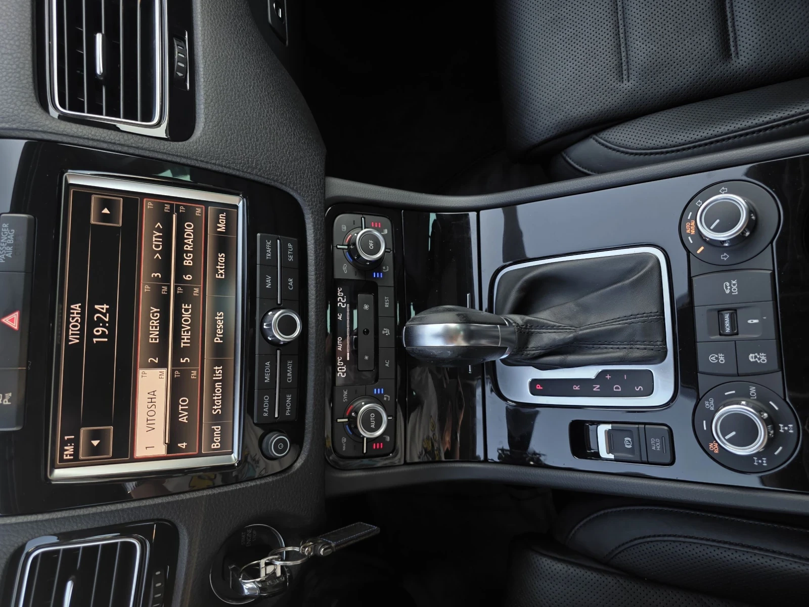 VW Touareg 3.0TDI FULL SERVICE HISTORY , снимка 12 - Автомобили и джипове - 54921211