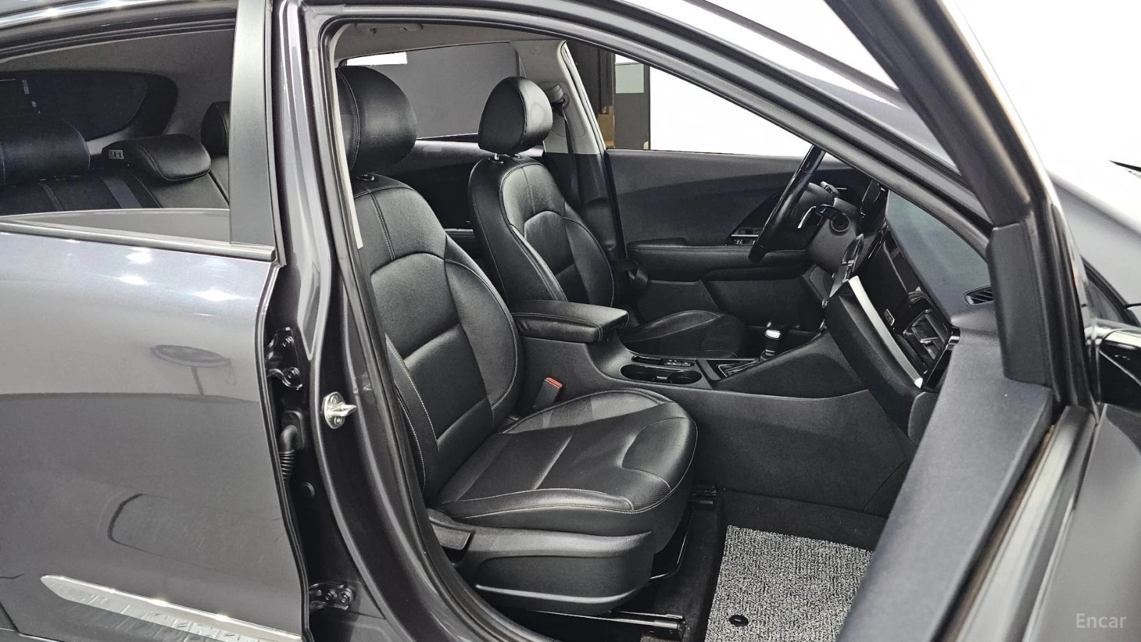 Kia Niro 1.6 HEV Prestige* КОЖА* ОБДУХВ* НАВИ* КАМЕРА, снимка 8 - Автомобили и джипове - 55564875