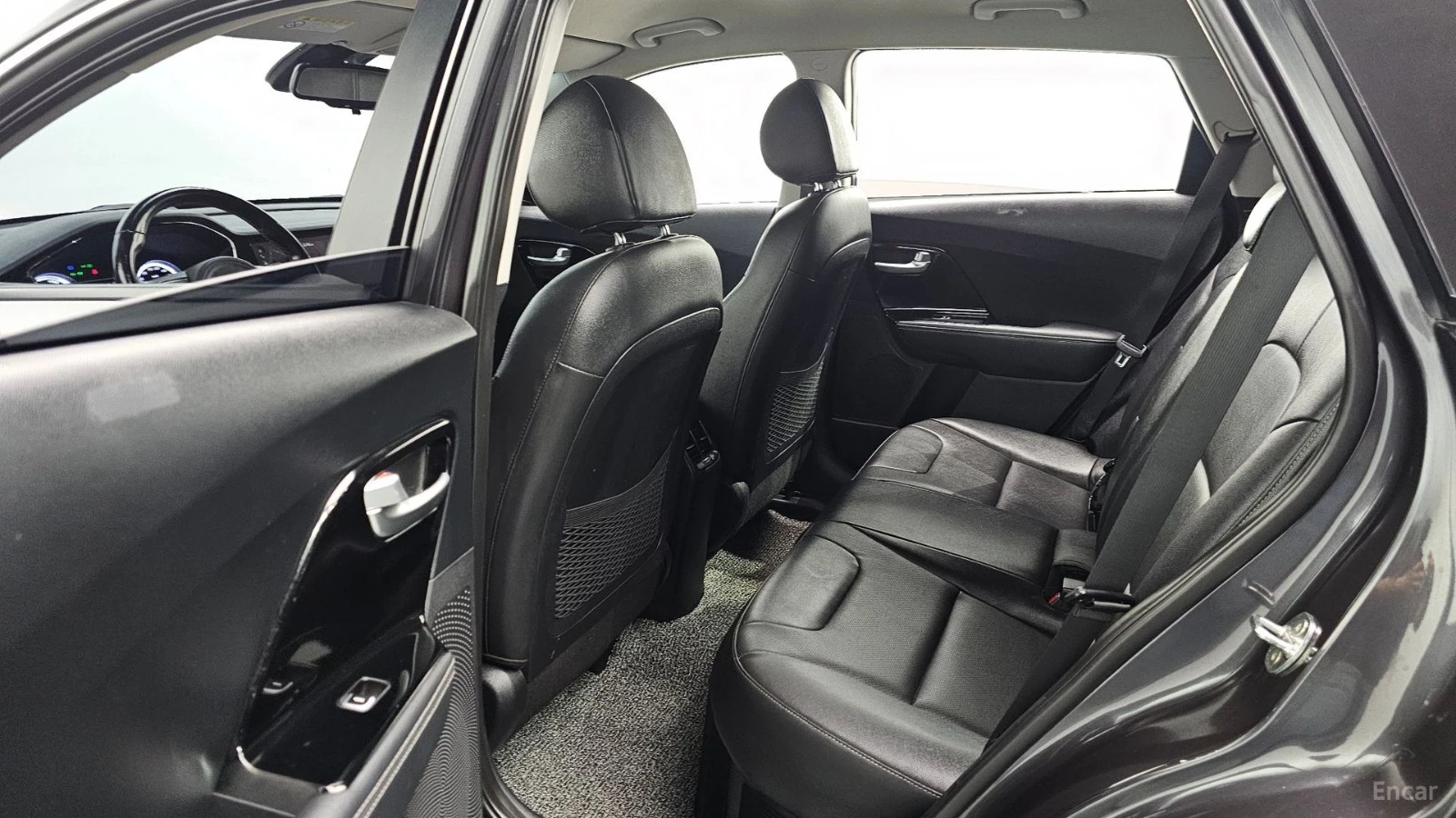 Kia Niro 1.6 HEV Prestige* КОЖА* ОБДУХВ* НАВИ* КАМЕРА, снимка 10 - Автомобили и джипове - 55564875