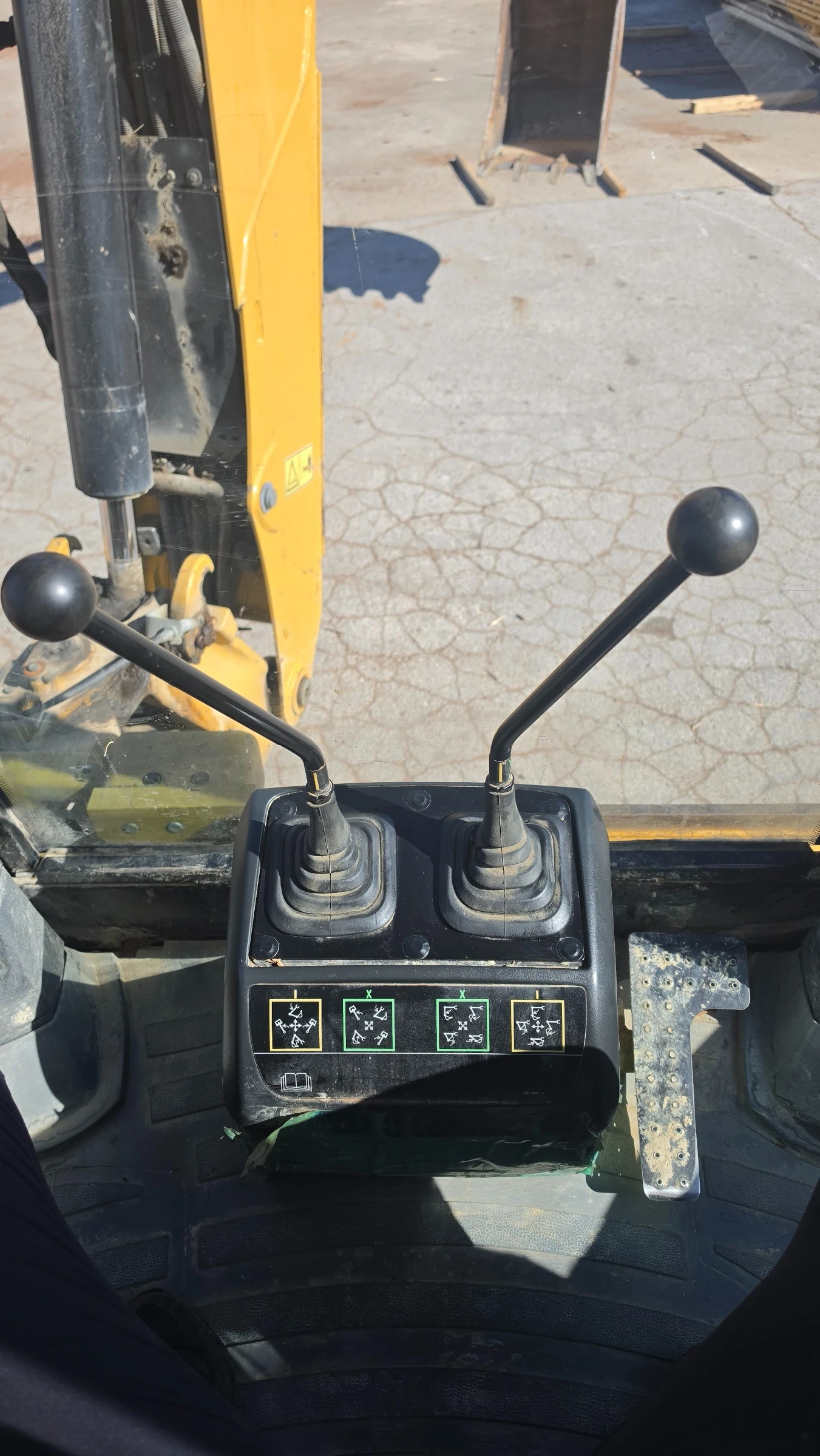 Багер Cat 434F, снимка 15 - Индустриална техника - 56345546