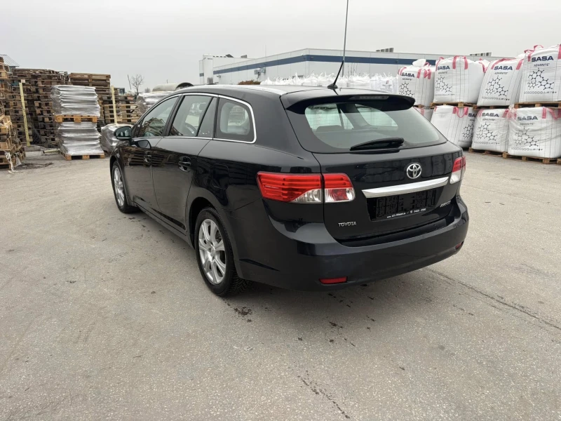 Toyota Avensis 1.8 бензин, снимка 5 - Автомобили и джипове - 47464803