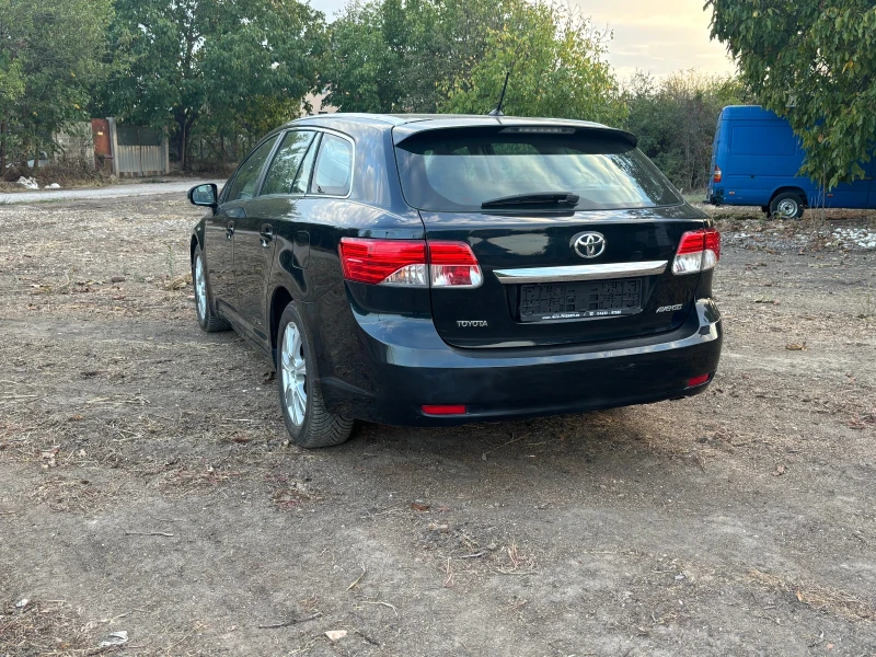 Toyota Avensis 1.8 бензин, снимка 3 - Автомобили и джипове - 47464803