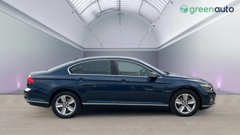 VW Passat 2. 0 TDi DSG SCR , Месечна вноска от 513 лв., снимка 3 - Автомобили и джипове - 48911579