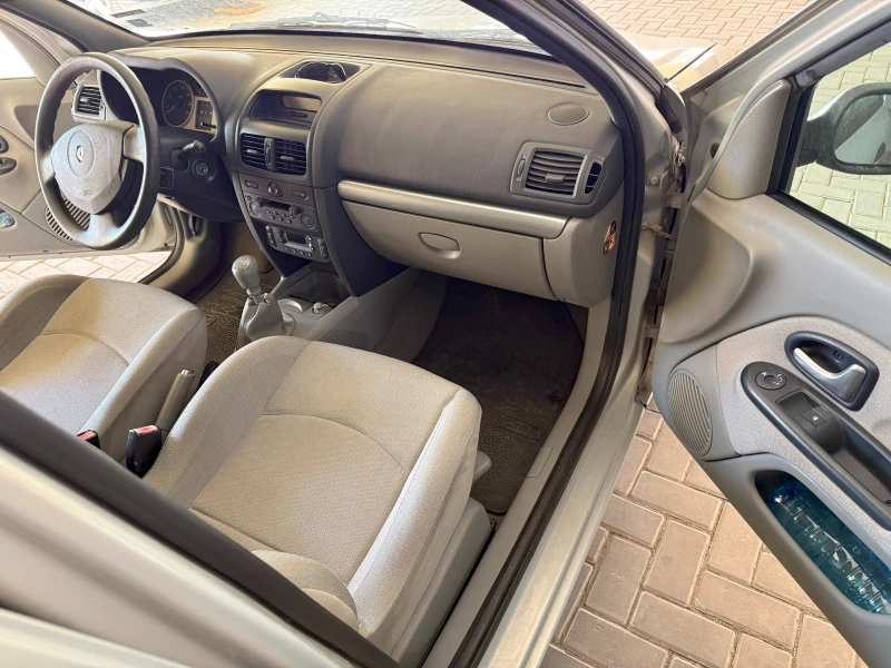 Renault Clio 2, 1.4 16V, снимка 15 - Автомобили и джипове - 50154008