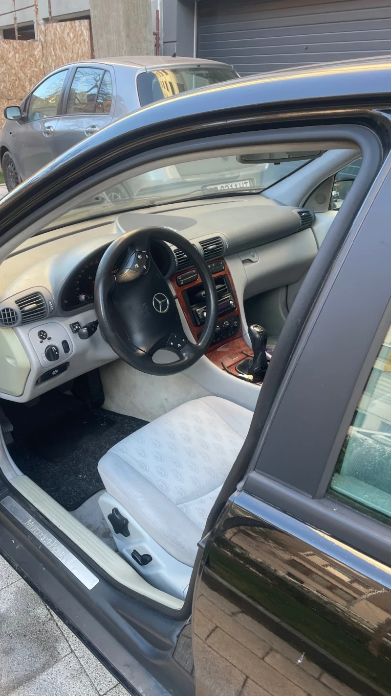 Mercedes-Benz C 180, снимка 9 - Автомобили и джипове - 52257888