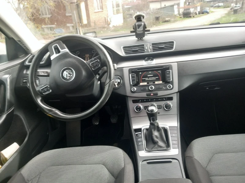 VW Passat 1.6 tdi, снимка 6 - Автомобили и джипове - 52623751