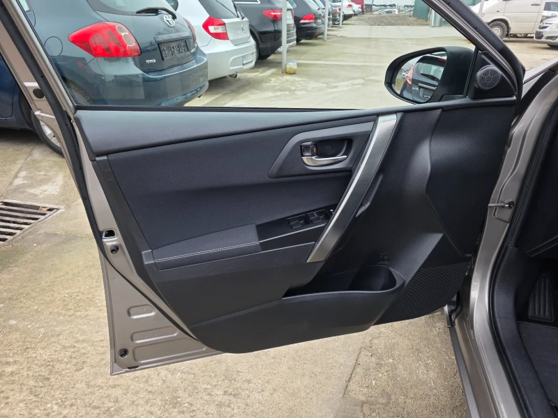 Toyota Auris 1.6 VVTI Навигация Автопилот Камера Евро 5, снимка 5 - Автомобили и джипове - 53251604