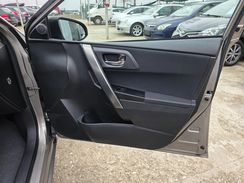 Toyota Auris 1.6 VVTI Навигация Автопилот Камера Евро 5, снимка 7 - Автомобили и джипове - 53251604