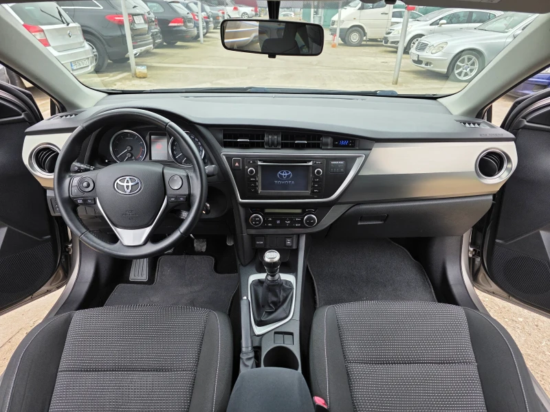 Toyota Auris 1.6 VVTI Навигация Автопилот Камера Евро 5, снимка 13 - Автомобили и джипове - 53251604