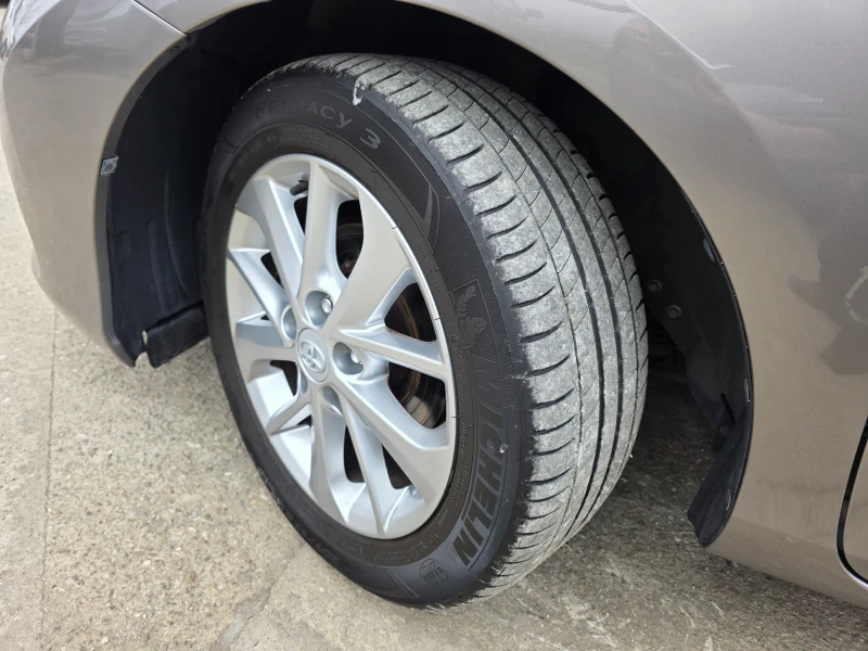 Toyota Auris 1.6 VVTI Навигация Автопилот Камера Евро 5, снимка 17 - Автомобили и джипове - 53251604