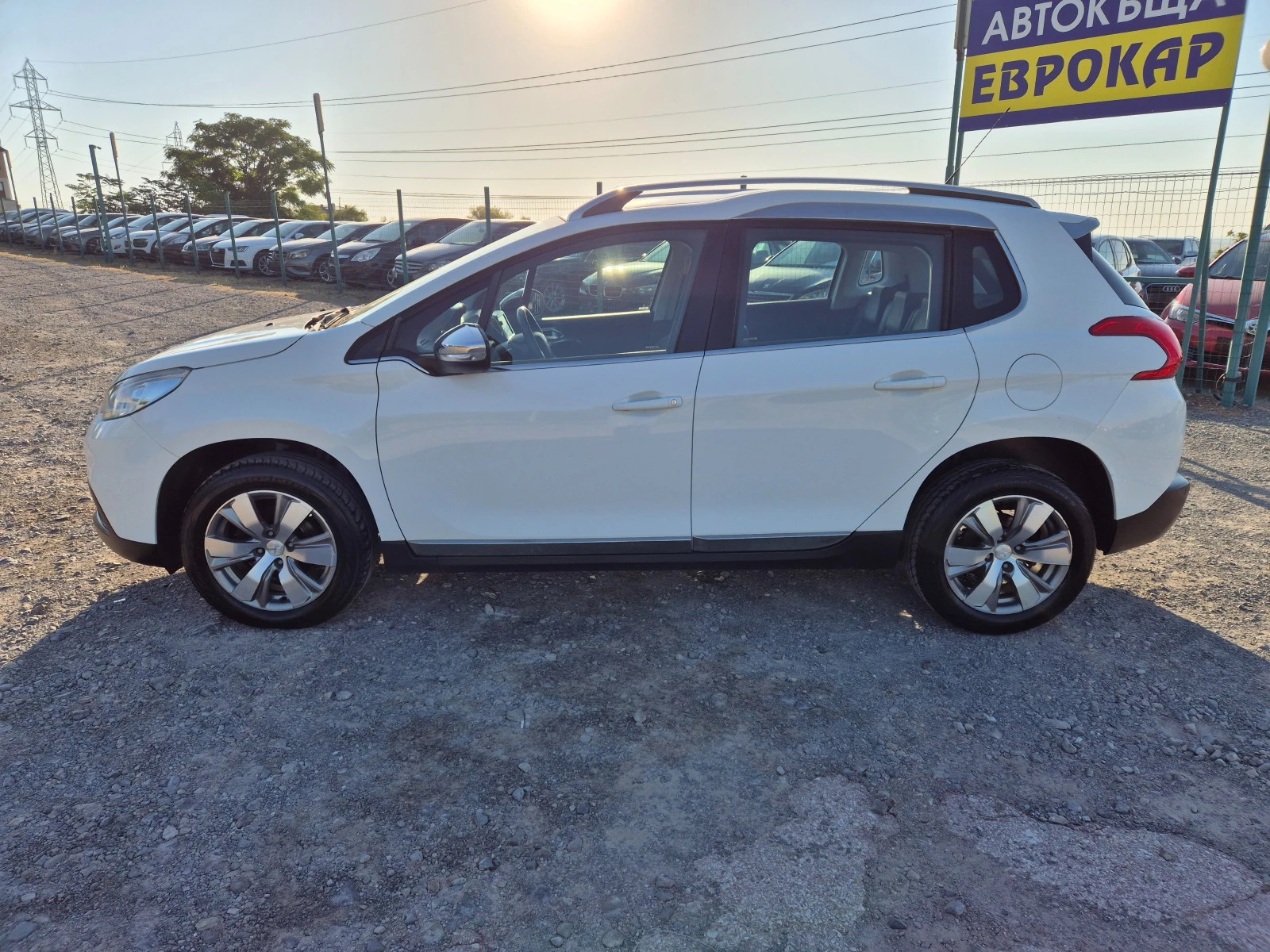 Peugeot 2008 1.2i - изображение 2