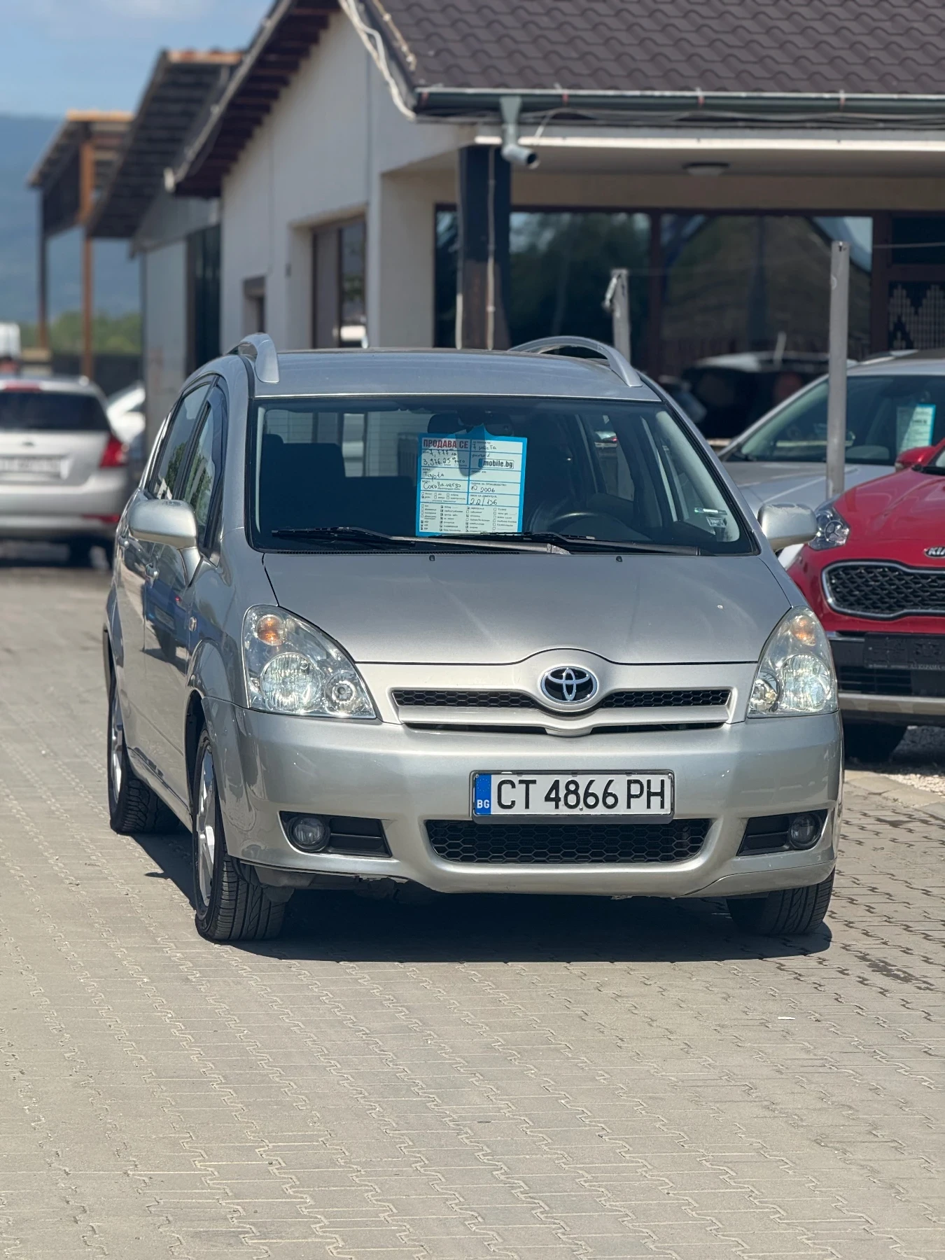 Toyota Corolla verso 2.2* Обслужена* Всичко платено* 7места* Клима*  - изображение 3