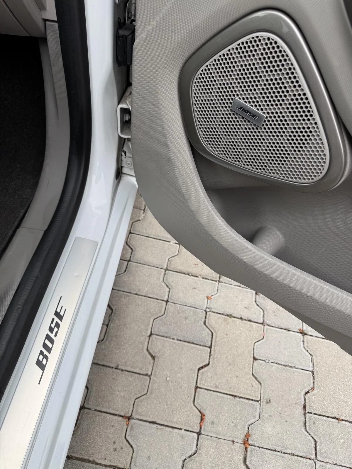 Renault Zoe 41kw* Bose edition* Камера* Кожен Салон* Фулл екст, снимка 13 - Автомобили и джипове - 54559329