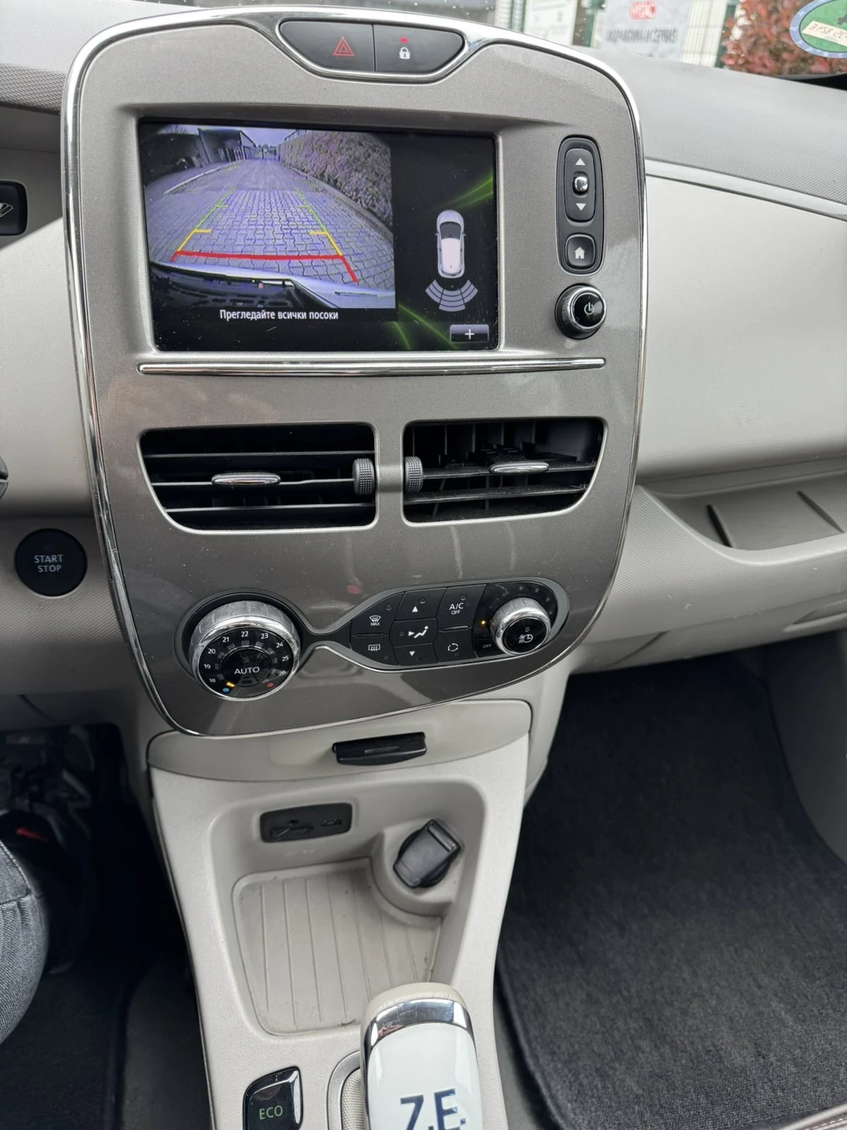 Renault Zoe 41kw* Bose edition* Камера* Кожен Салон* Фулл екст, снимка 10 - Автомобили и джипове - 54559329