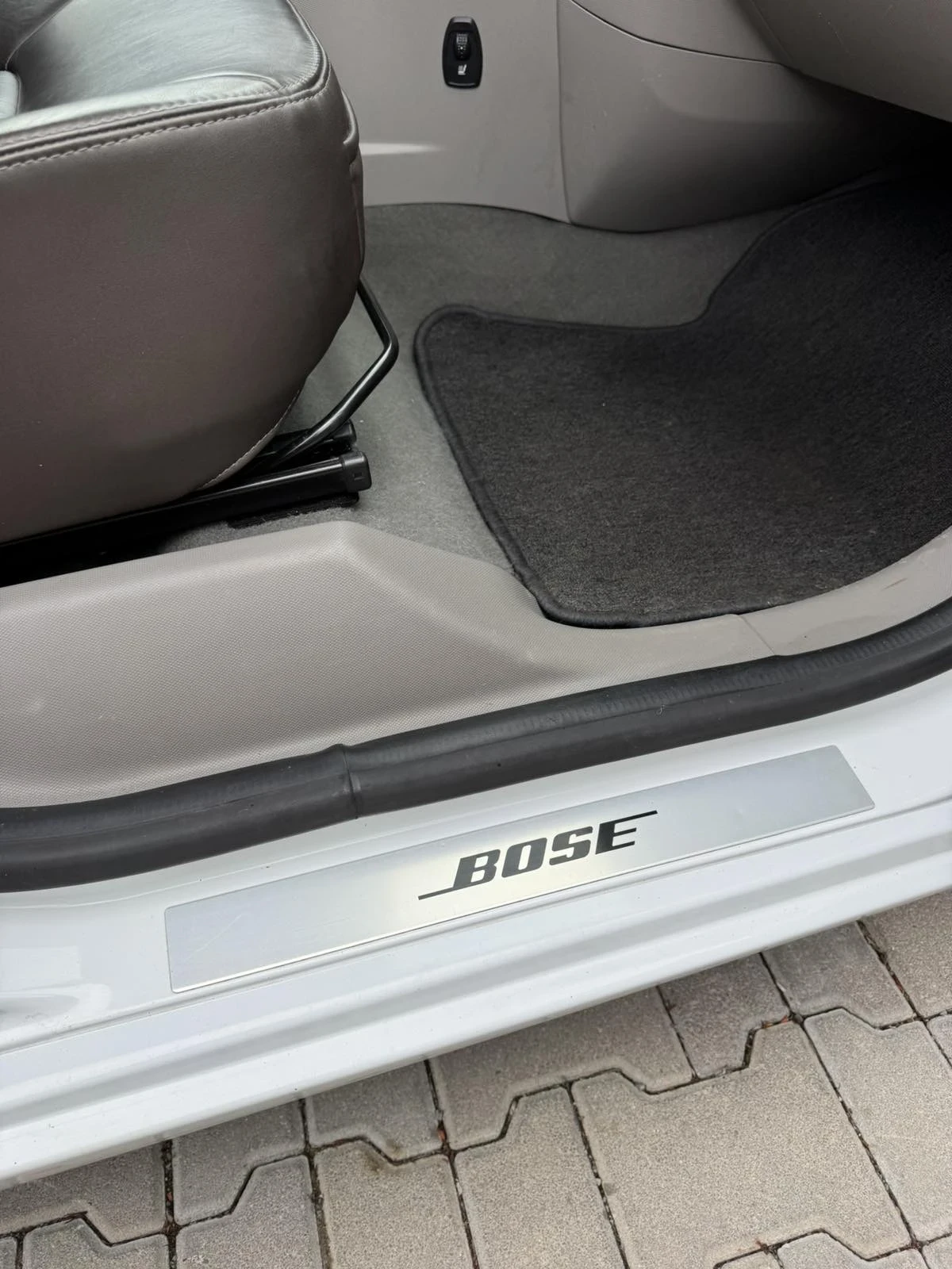 Renault Zoe 41kw* Bose edition* Камера* Кожен Салон* Фулл екст, снимка 14 - Автомобили и джипове - 54559329