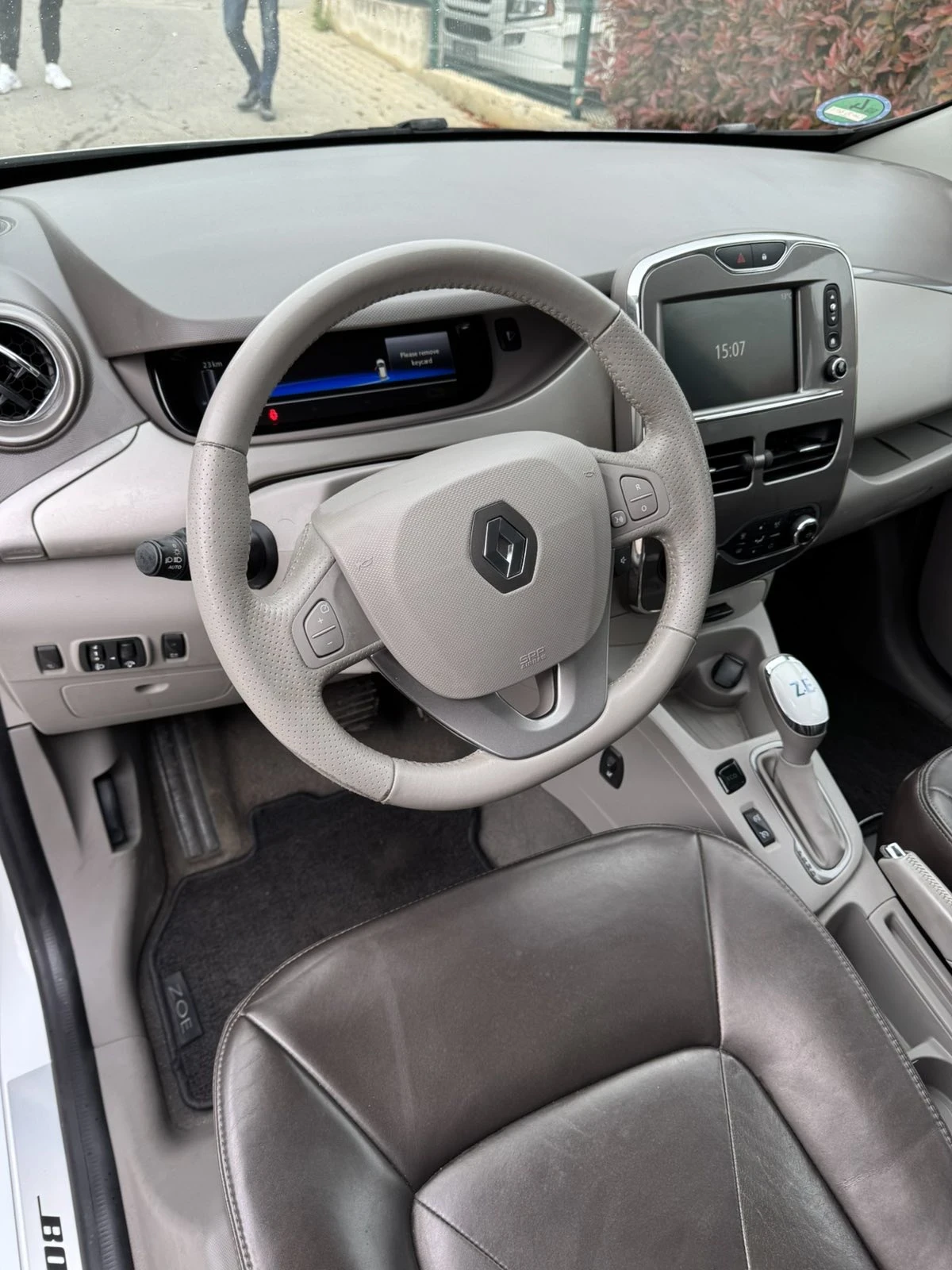Renault Zoe 41kw* Bose edition* Камера* Кожен Салон* Фулл екст, снимка 6 - Автомобили и джипове - 54559329