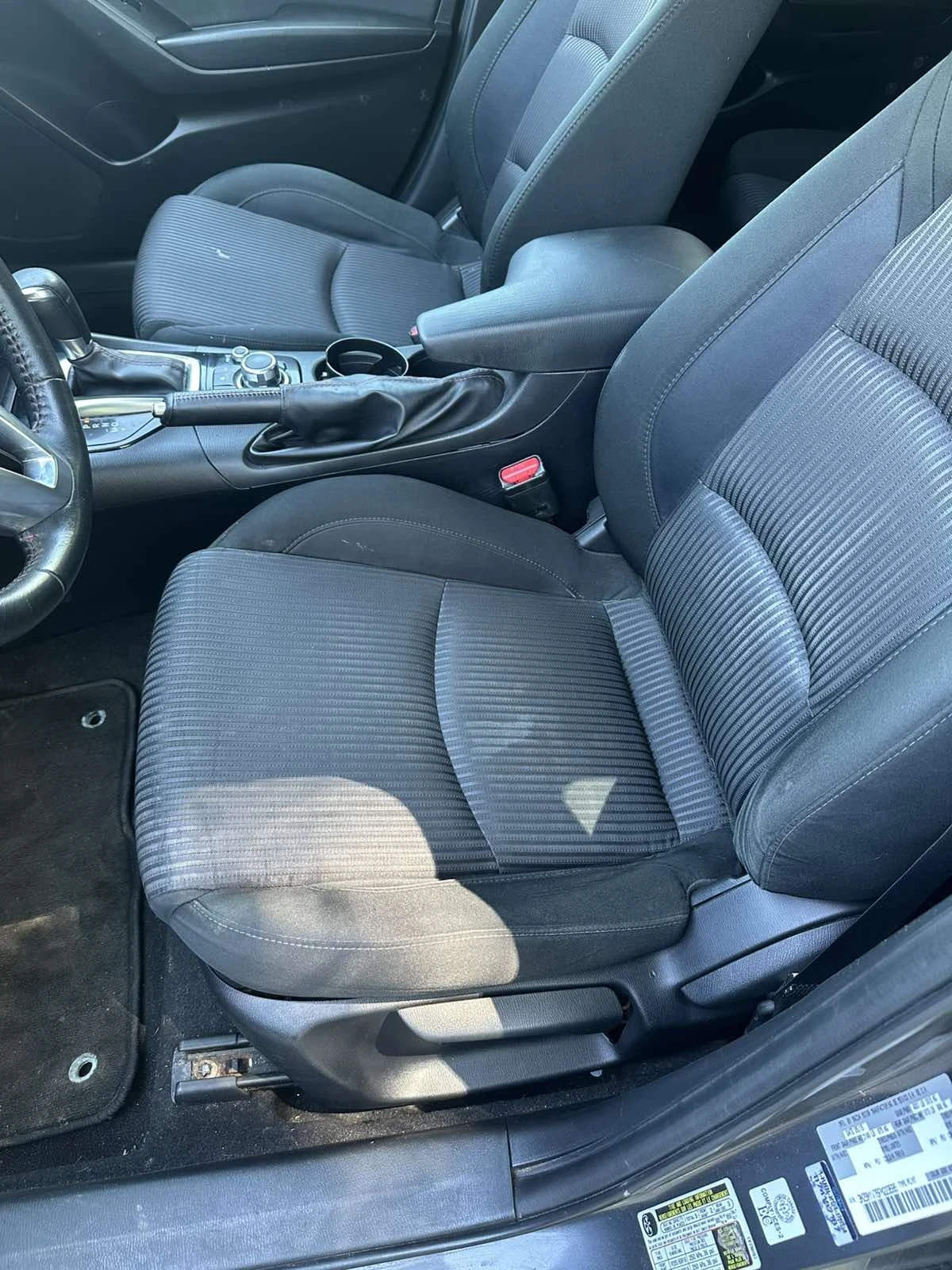 Mazda 3 2.0, снимка 12 - Автомобили и джипове - 54732658