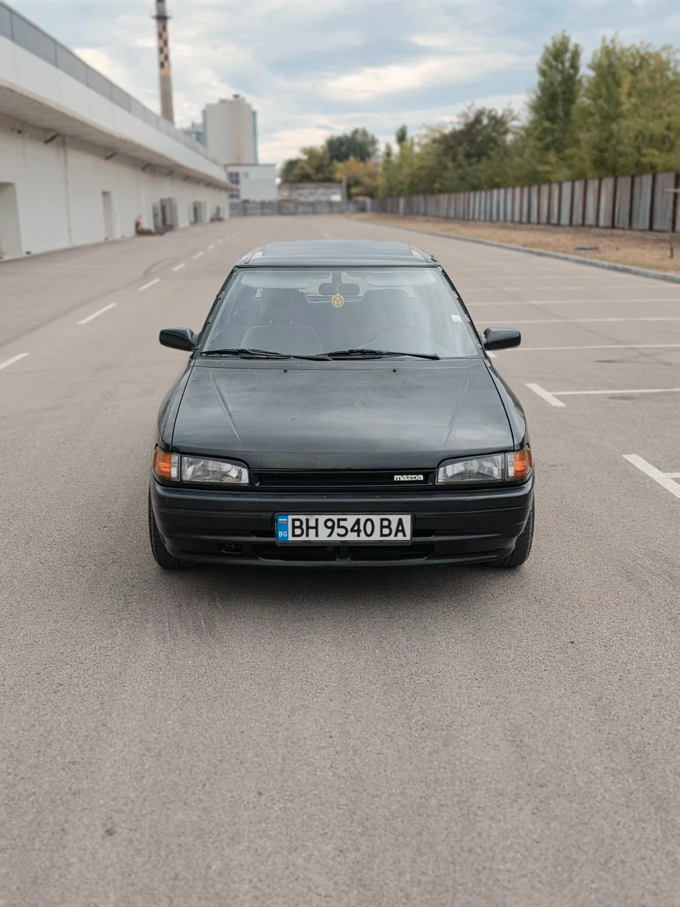 Mazda 323, снимка 2 - Автомобили и джипове - 56040368