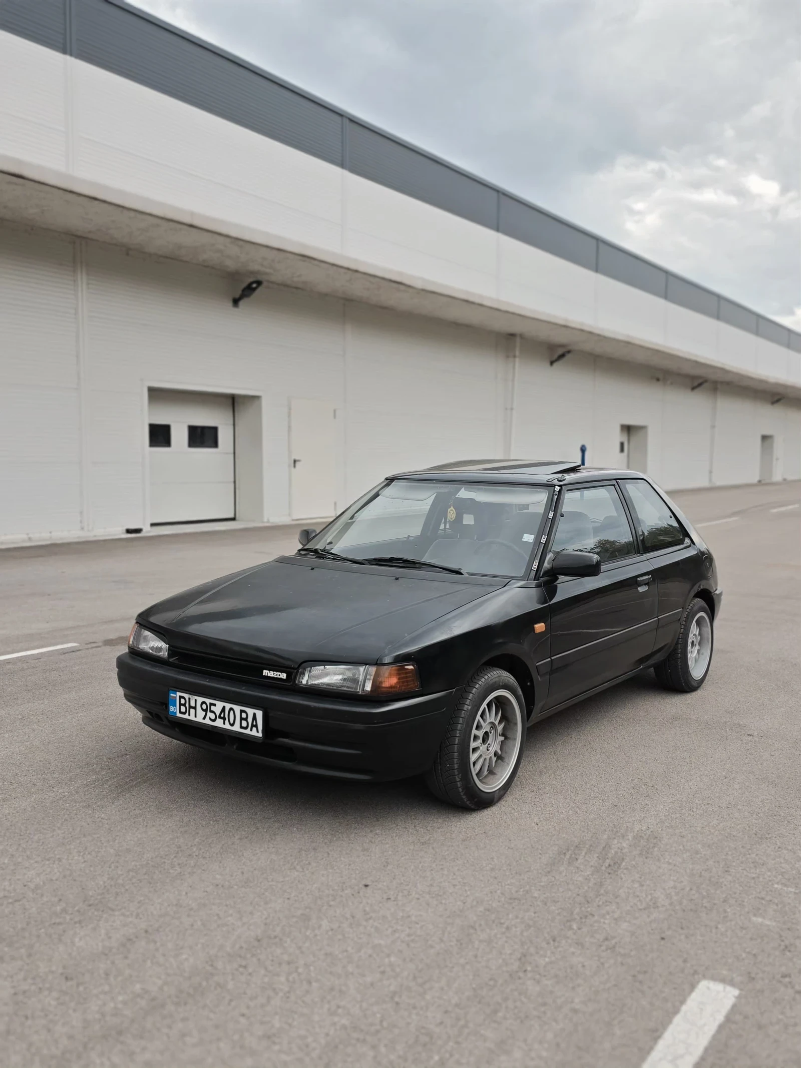Mazda 323