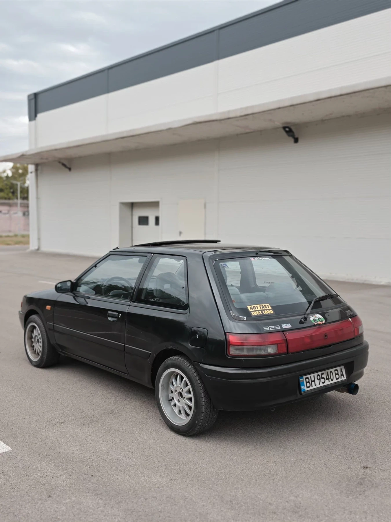 Mazda 323, снимка 8 - Автомобили и джипове - 56040368