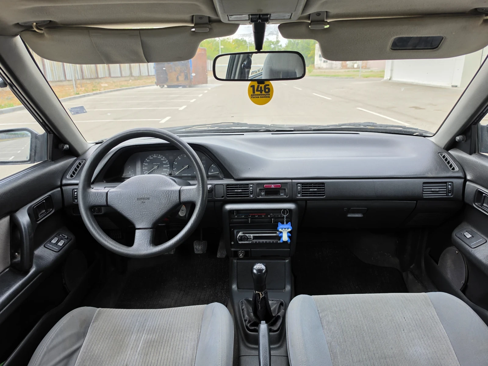 Mazda 323, снимка 12 - Автомобили и джипове - 56040368