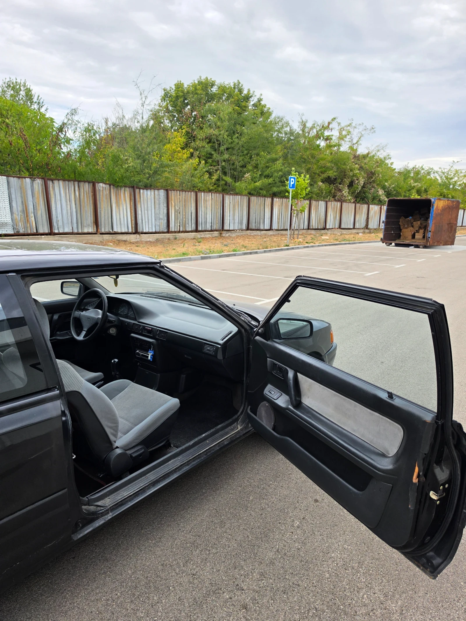 Mazda 323, снимка 6 - Автомобили и джипове - 56040368