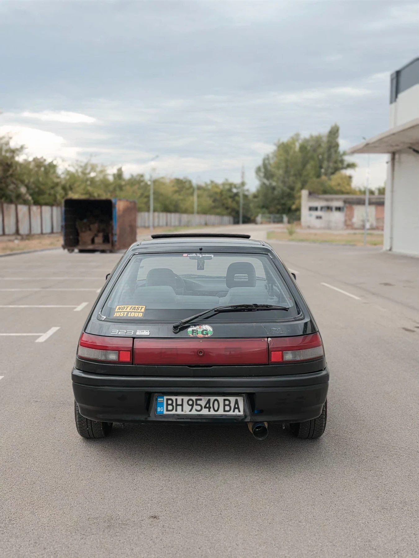 Mazda 323, снимка 7 - Автомобили и джипове - 56040368