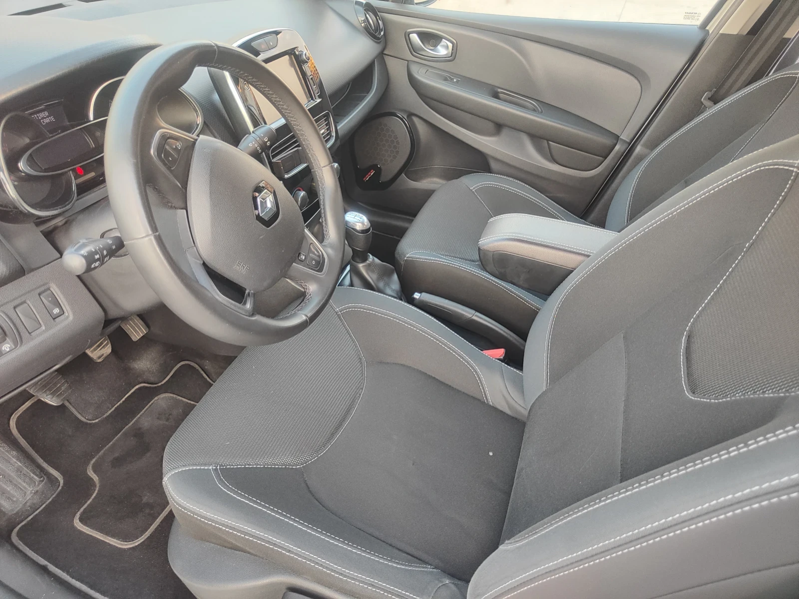 Renault Clio, снимка 11 - Автомобили и джипове - 56231365