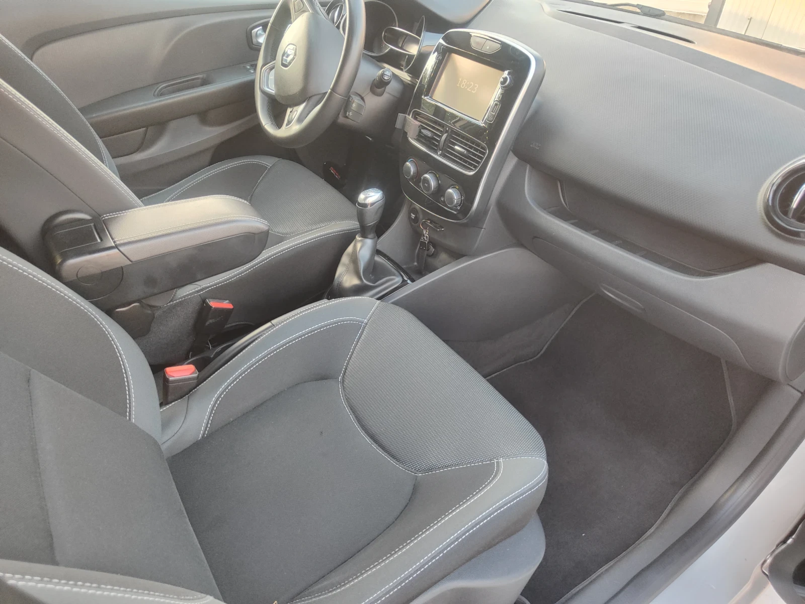 Renault Clio, снимка 8 - Автомобили и джипове - 56231365