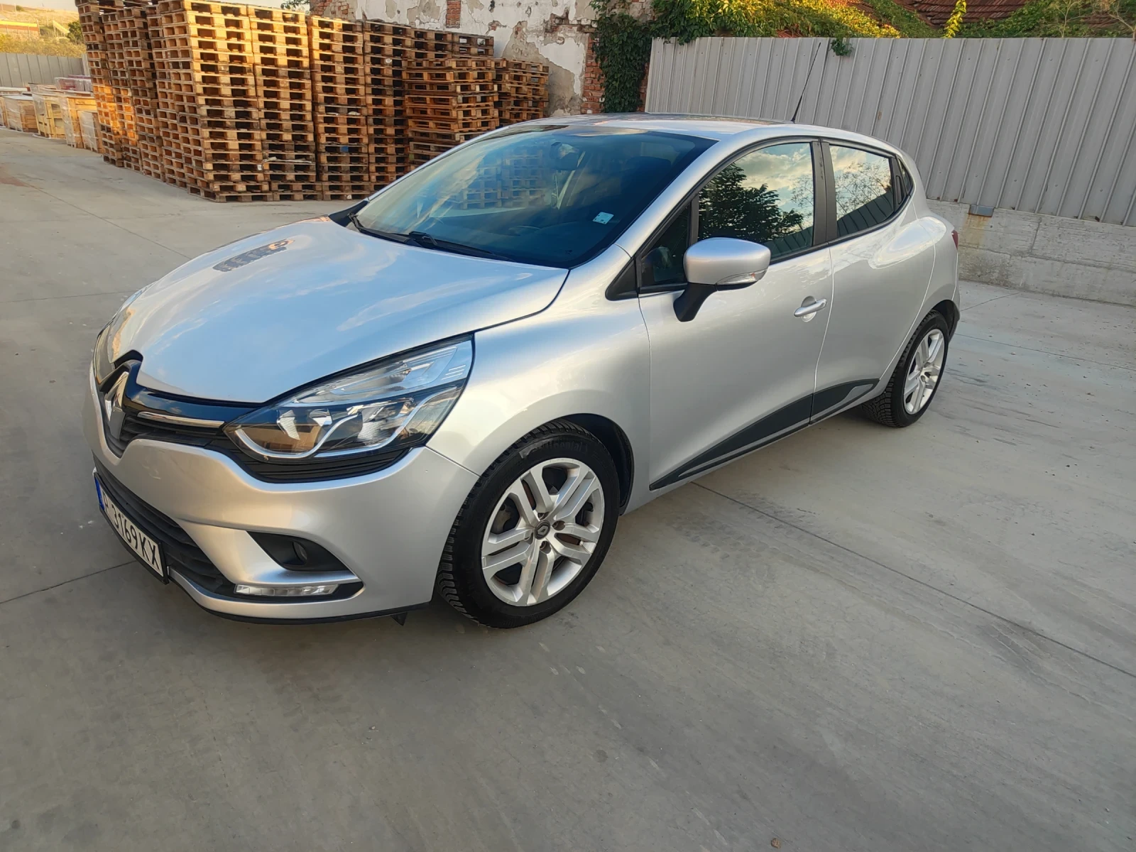 Renault Clio, снимка 3 - Автомобили и джипове - 56231365