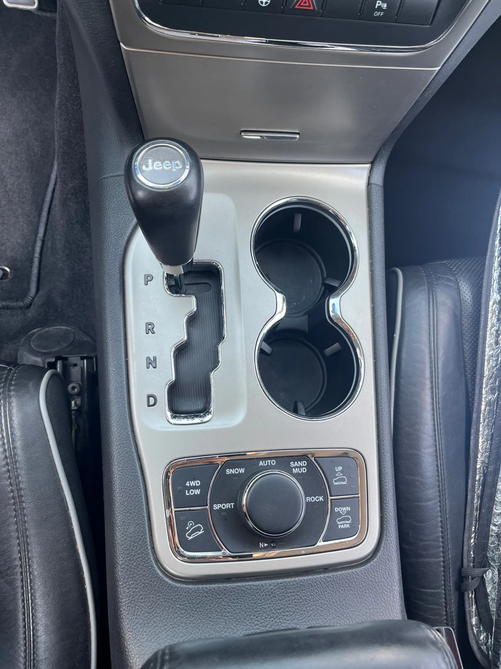 Jeep Grand cherokee 124 000km 3.0CRD Overland , снимка 13 - Автомобили и джипове - 54230614