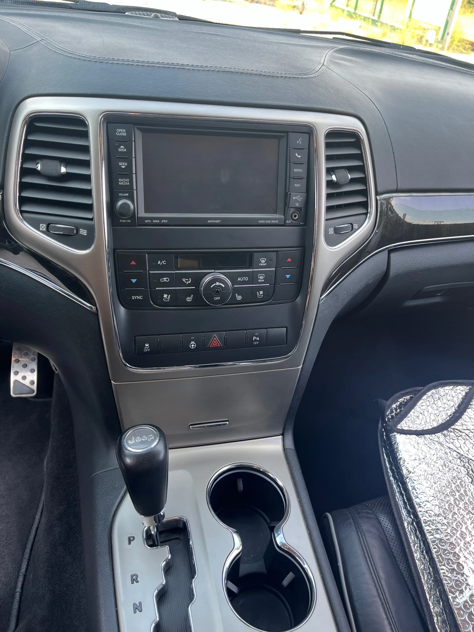 Jeep Grand cherokee 124 000km 3.0CRD Overland , снимка 12 - Автомобили и джипове - 54230614